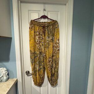 EUC FREE PEOPLE DRAW STRING WASIT HAREM PANTS CAN FIT 2XL/3XL
